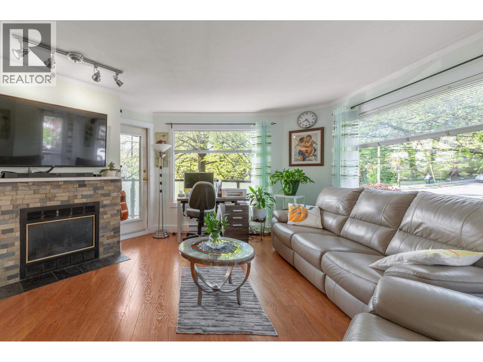 201 175 W 4th Street, North Vancouver, British Columbia  V7M 1H6 - Photo 3 - R3119560
