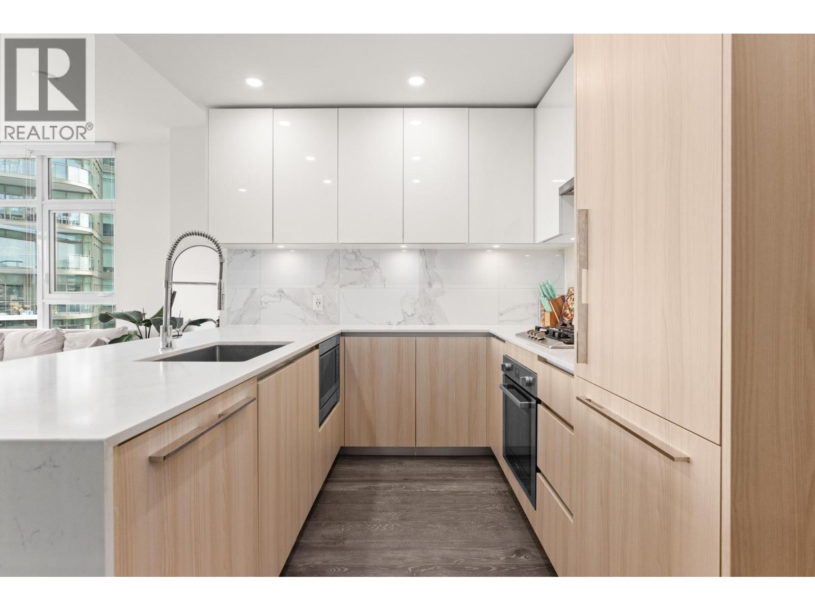 1703 5311 Goring Street, Burnaby, British Columbia  V5B 0B5 - Photo 4 - R3119589