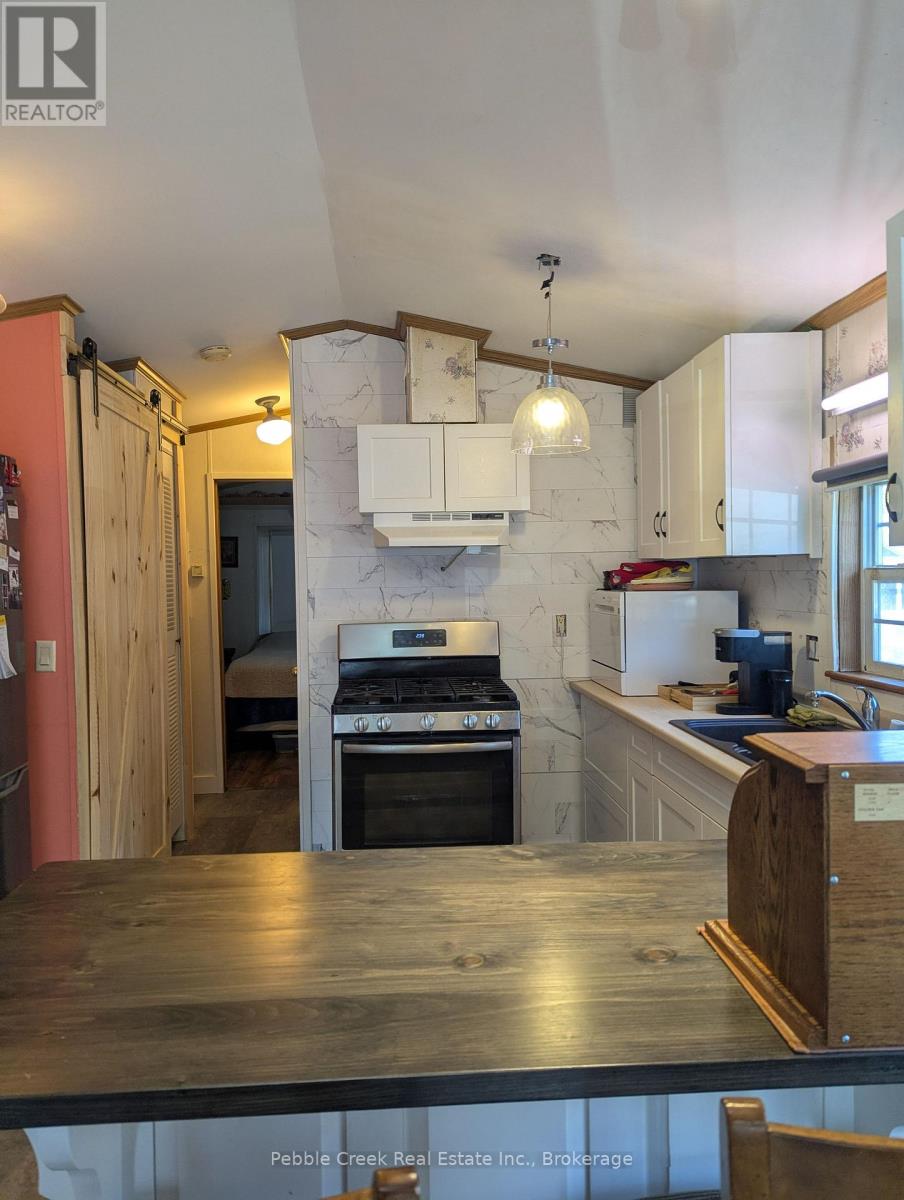 E8 Hickory - 77794 Orchard Line, Central Huron, Ontario  N0M 1G0 - Photo 4 - X13085760