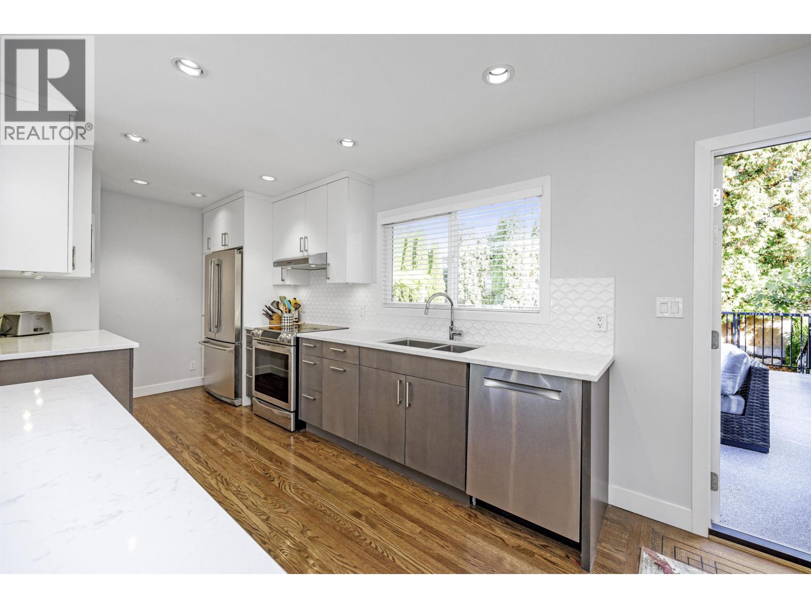 1388 E 20th Street, North Vancouver, British Columbia  V7J 1M6 - Photo 4 - R3119530
