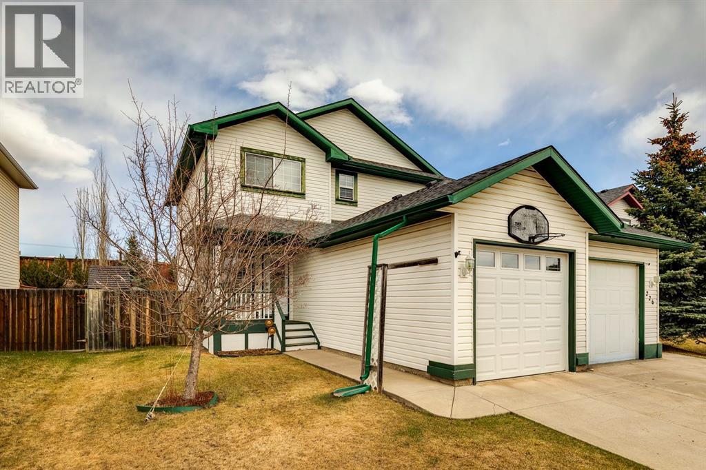 228 Quigley Drive, Cochrane, Alberta  T4C 1T3 - Photo 3 - A2306177