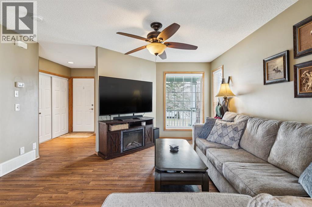 228 Quigley Drive, Cochrane, Alberta  T4C 1T3 - Photo 6 - A2306177