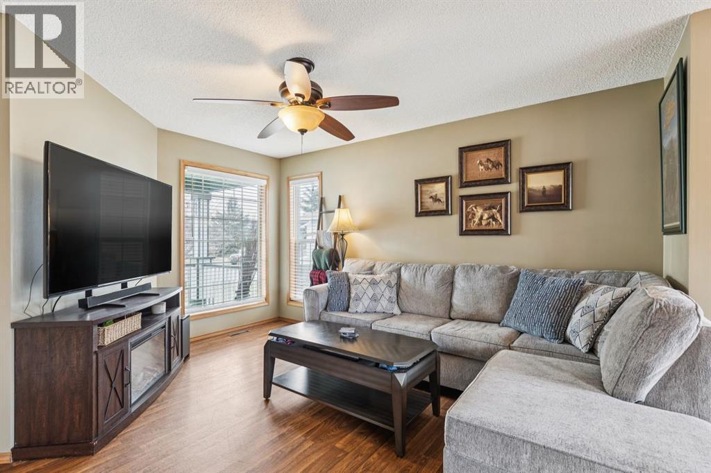 228 Quigley Drive, Cochrane, Alberta  T4C 1T3 - Photo 10 - A2306177