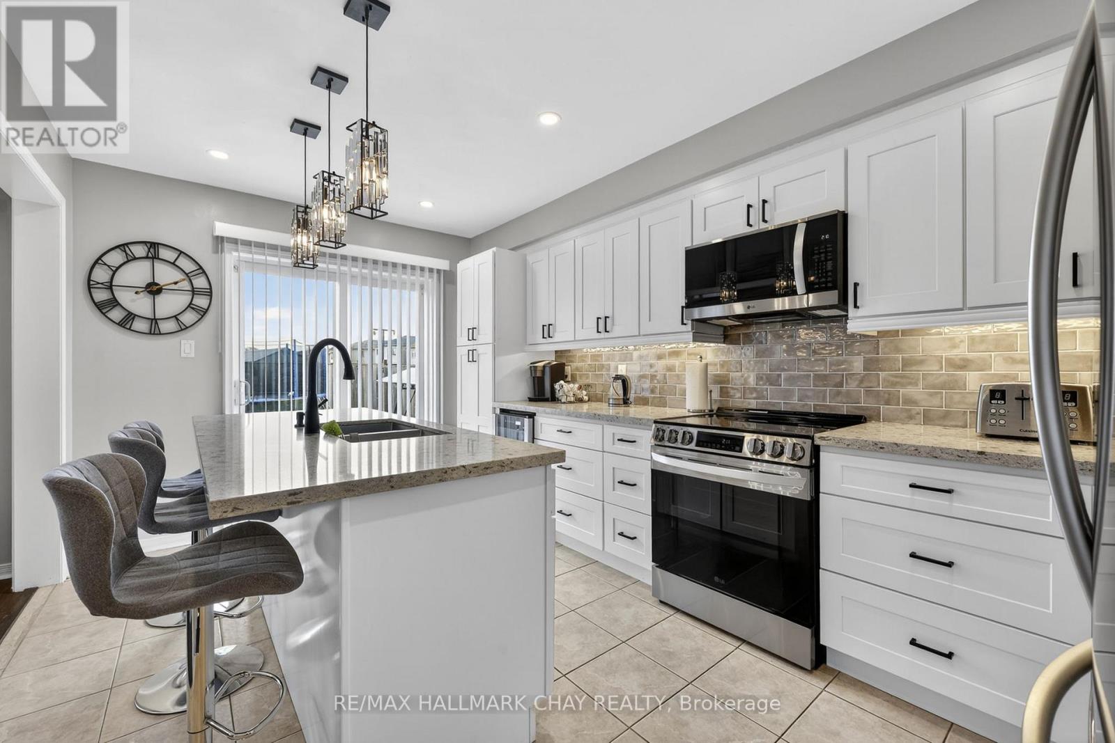 35 Lookout Street, Essa (Angus), Ontario  L0M 1B4 - Photo 8 - N13085696