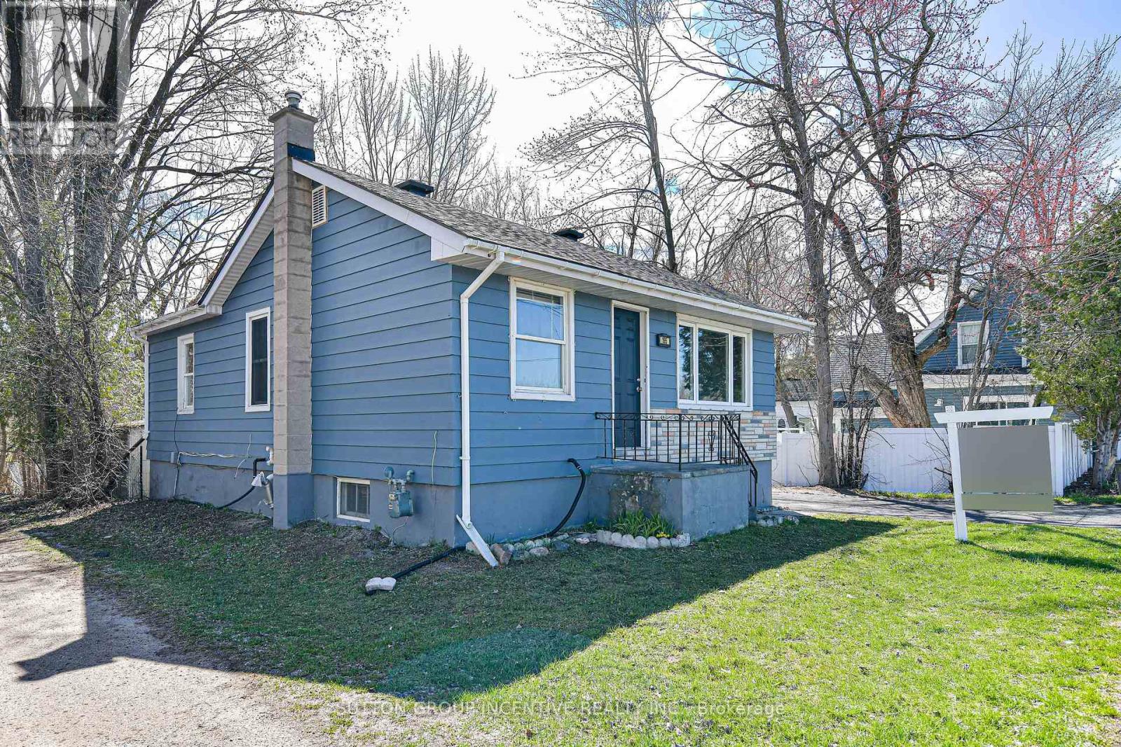 155 Atherley Road, Orillia, Ontario  L3V 1N5 - Photo 2 - S13085826