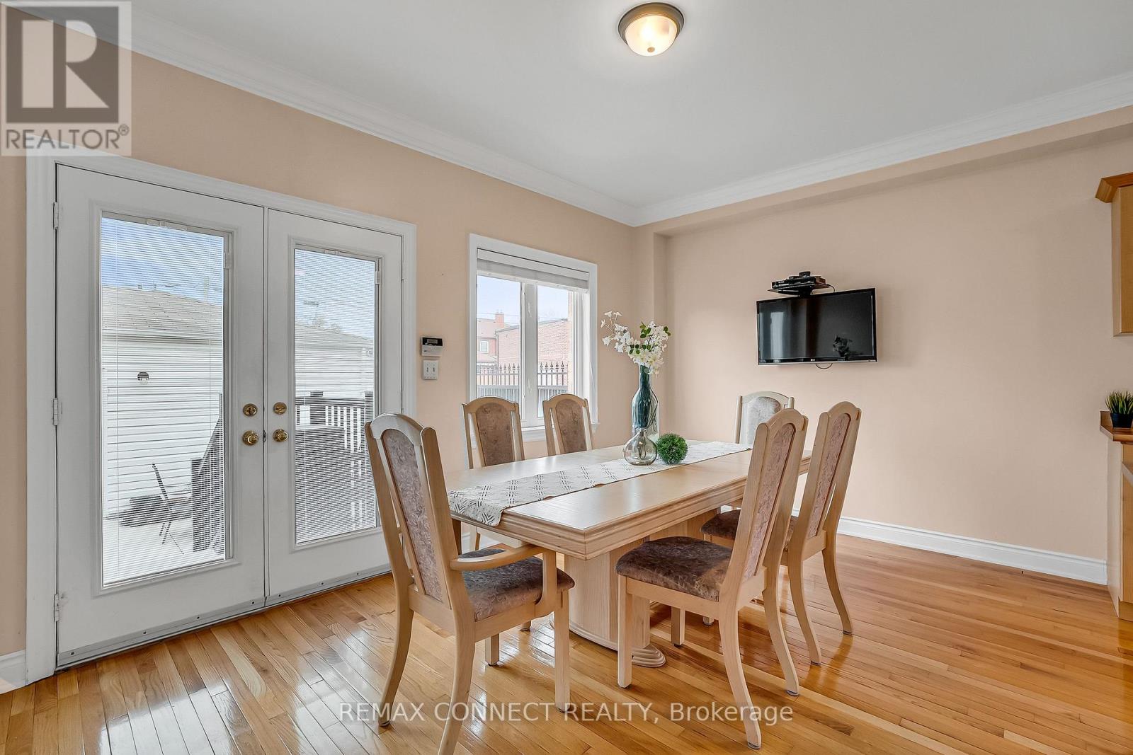5 Terceira Circle, Toronto, Ontario  M6N 5J3 - Photo 11 - W13085726