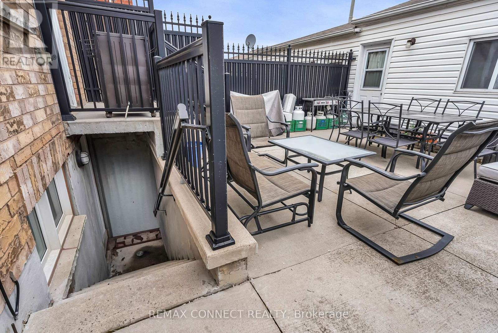 5 Terceira Circle, Toronto, Ontario  M6N 5J3 - Photo 20 - W13085726