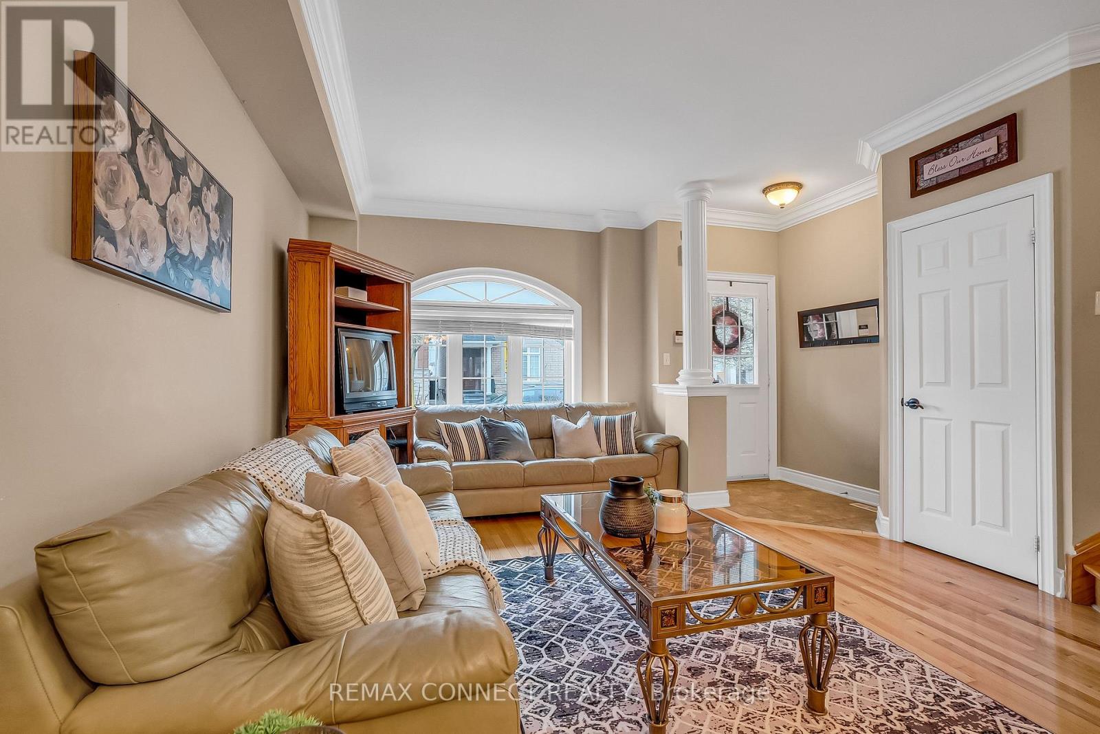 5 Terceira Circle, Toronto, Ontario  M6N 5J3 - Photo 4 - W13085726