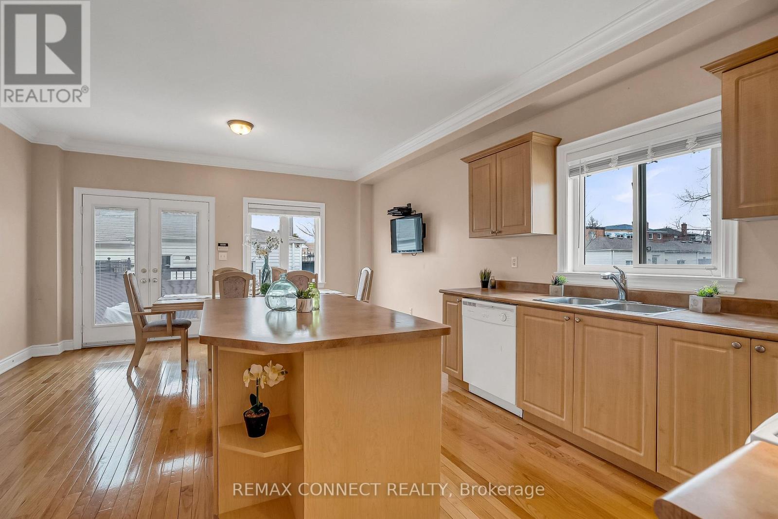 5 Terceira Circle, Toronto, Ontario  M6N 5J3 - Photo 9 - W13085726