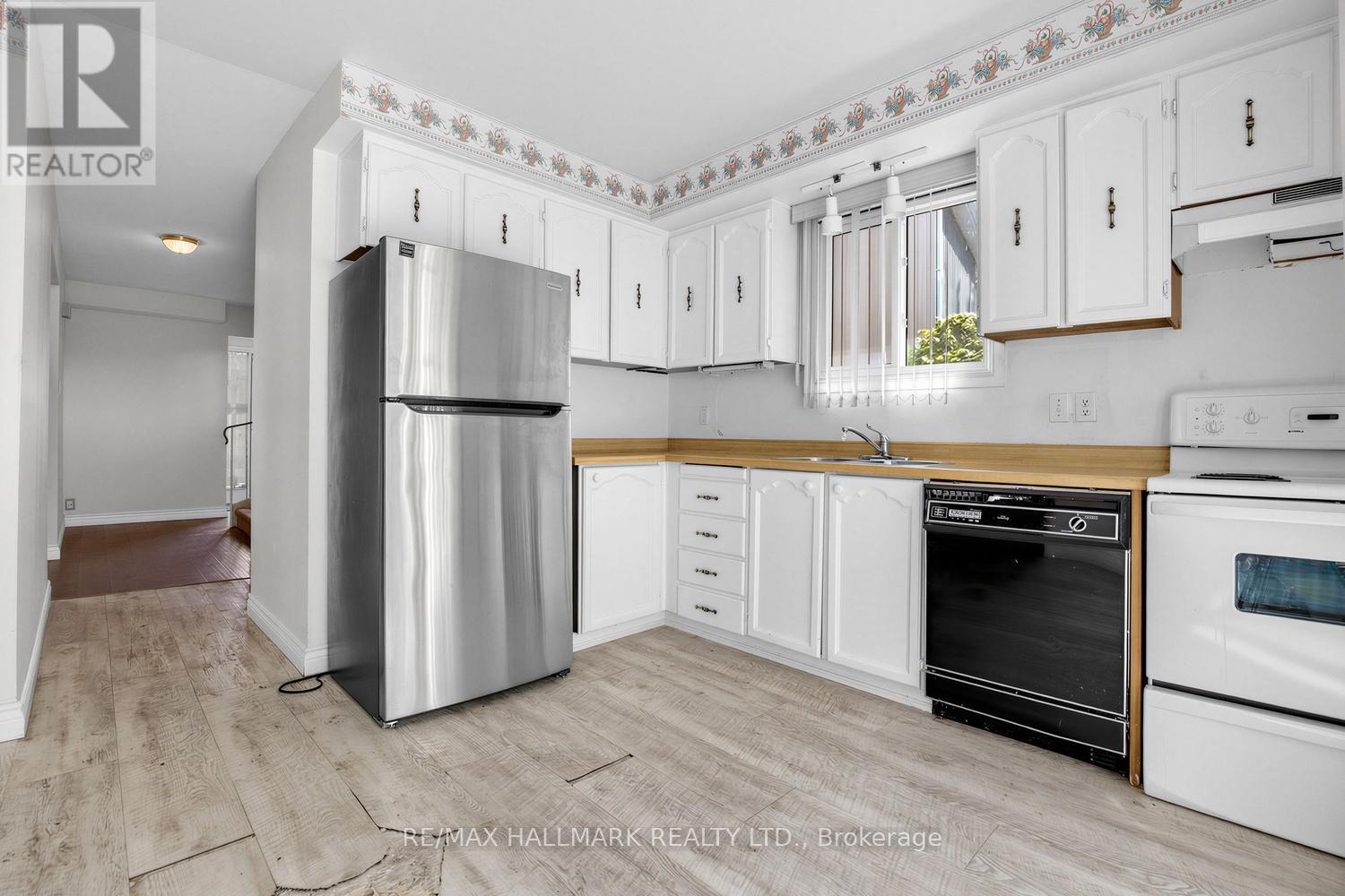 16 Shelbourne Court, Brampton, Ontario  L6Z 1C2 - Photo 11 - W13085752