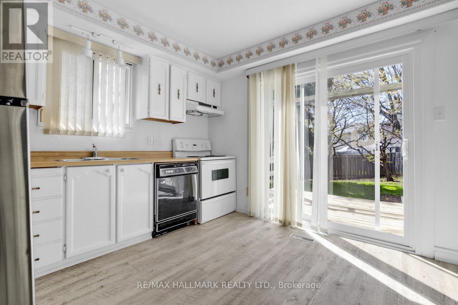 16 Shelbourne Court, Brampton, Ontario  L6Z 1C2 - Photo 12 - W13085752