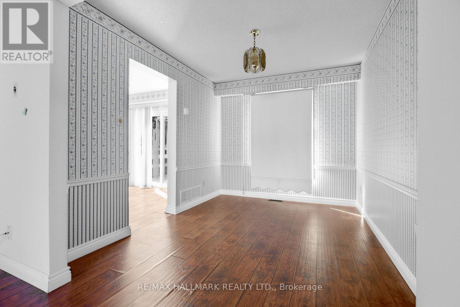 16 Shelbourne Court, Brampton, Ontario  L6Z 1C2 - Photo 5 - W13085752