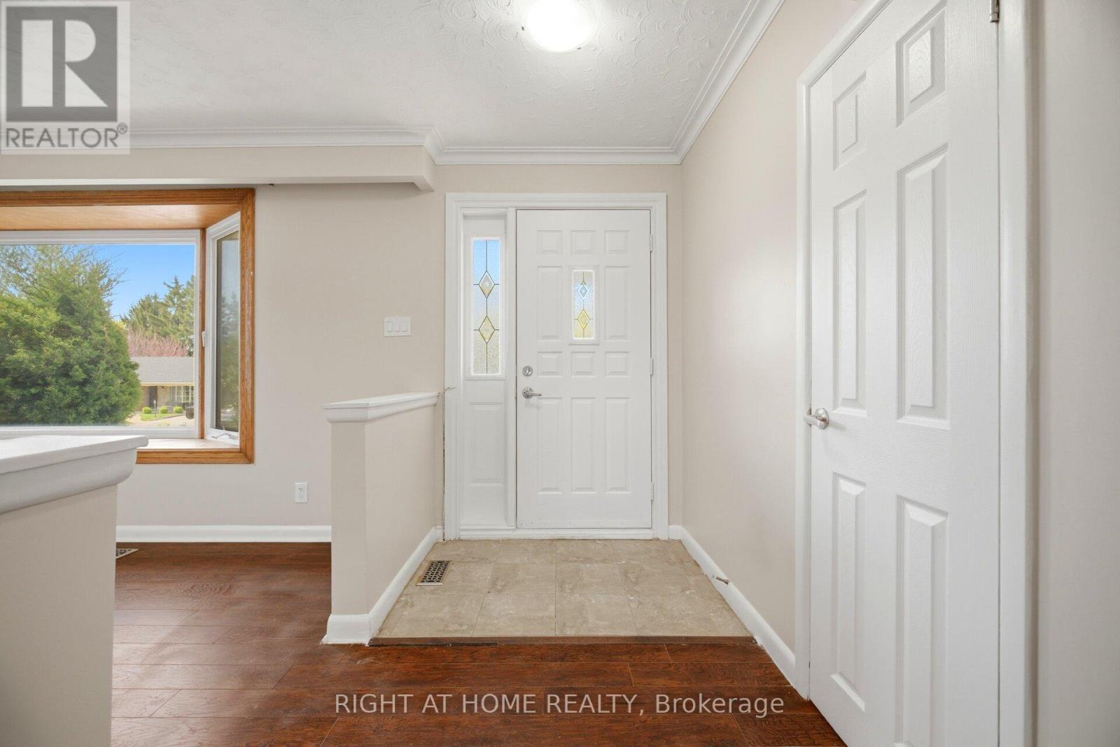 1461 Moss Glen Road, Burlington, Ontario  L7P 2C2 - Photo 4 - W13085794