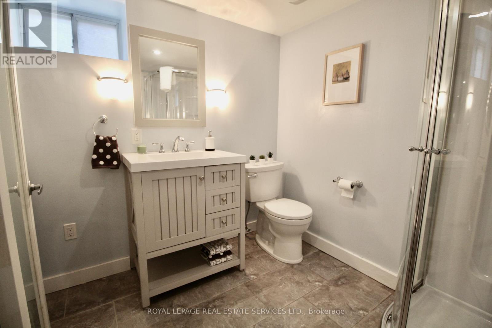 Lower - 170 Fairview Avenue, Toronto, Ontario  M6P 3A5 - Photo 16 - W13085814