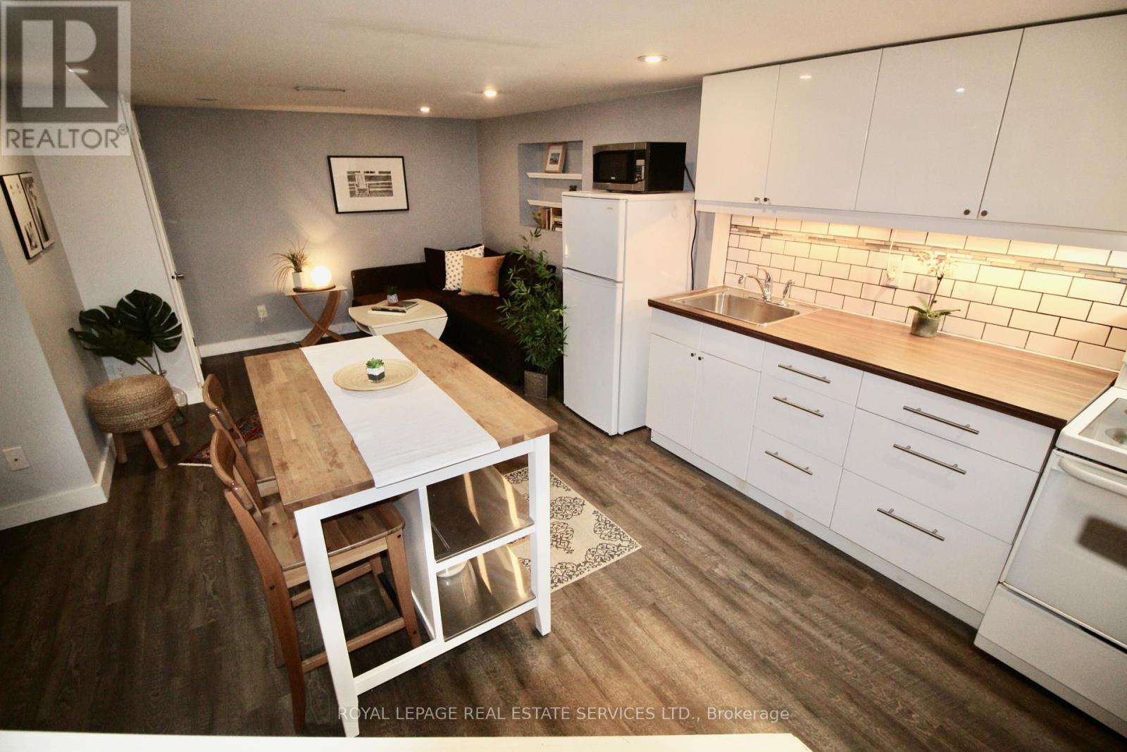 Lower - 170 Fairview Avenue, Toronto, Ontario  M6P 3A5 - Photo 2 - W13085814