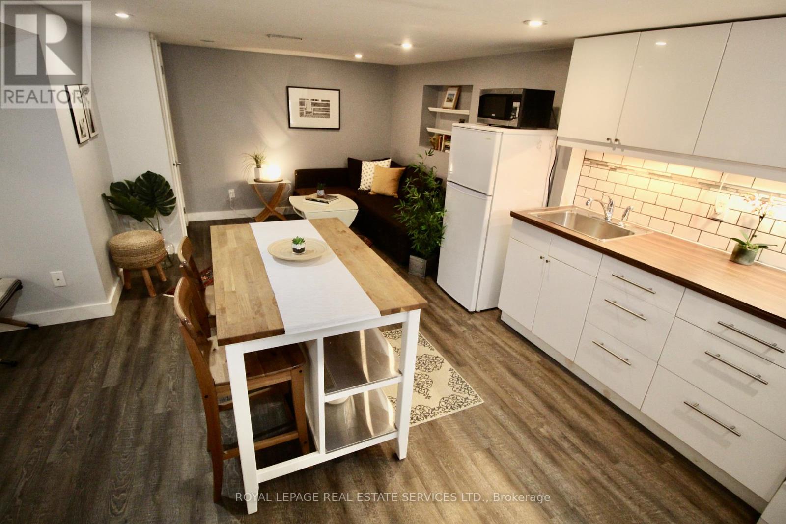 Lower - 170 Fairview Avenue, Toronto, Ontario  M6P 3A5 - Photo 3 - W13085814