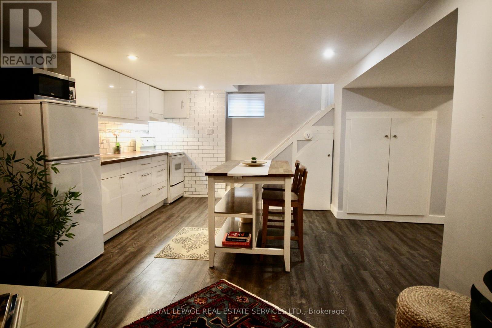 Lower - 170 Fairview Avenue, Toronto, Ontario  M6P 3A5 - Photo 6 - W13085814