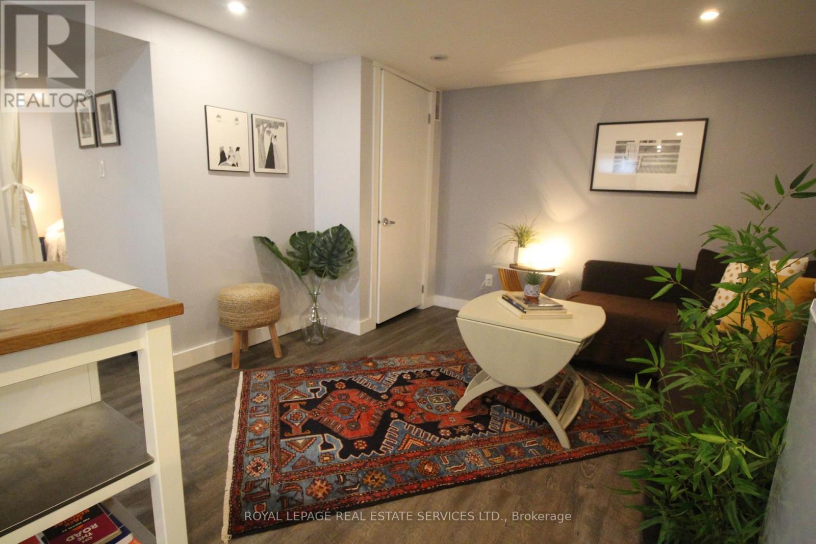 Lower - 170 Fairview Avenue, Toronto, Ontario  M6P 3A5 - Photo 7 - W13085814