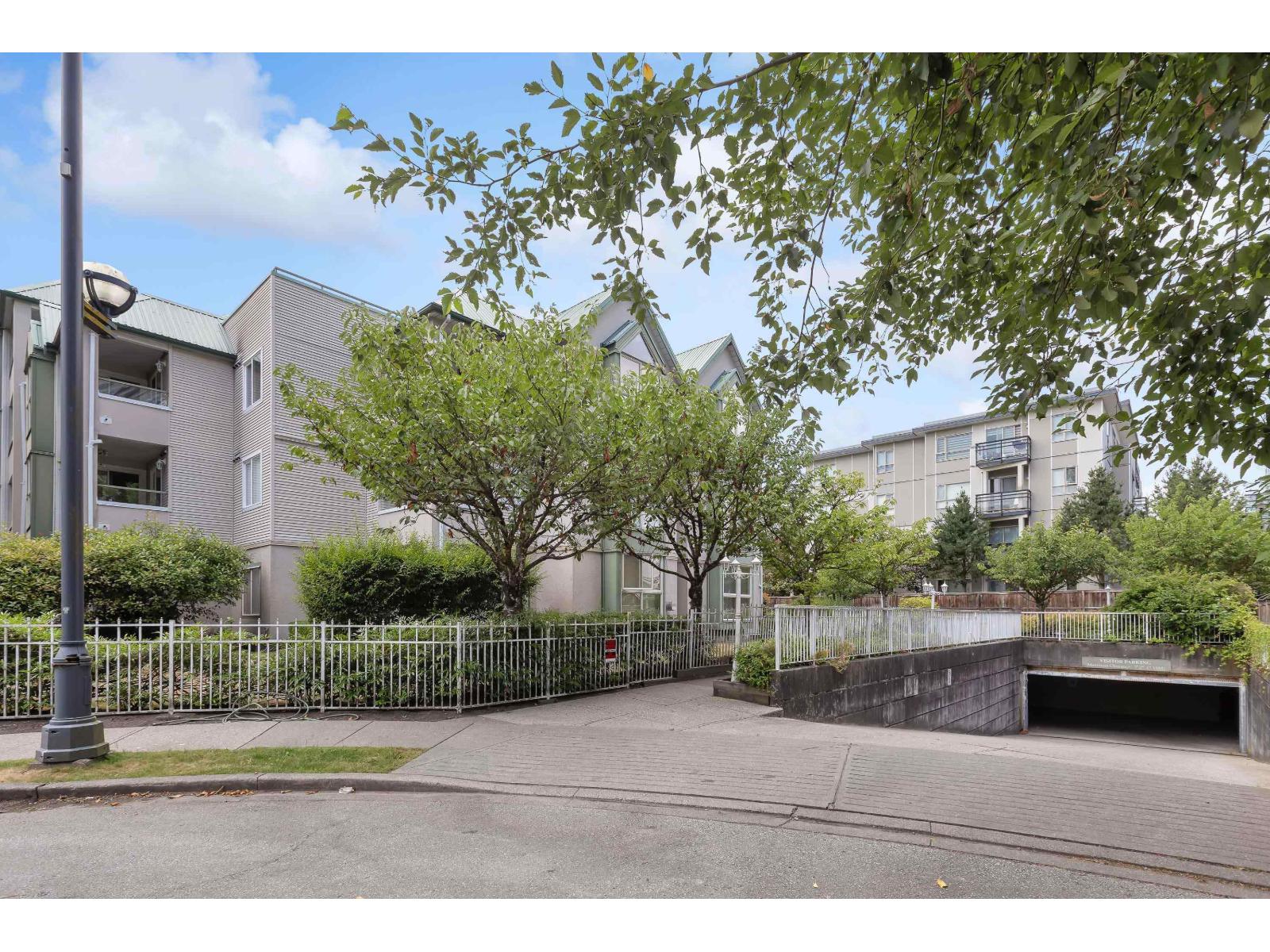 311 10128 132 Street, Surrey, British Columbia  V3T 3T5 - Photo 2 - R3119123
