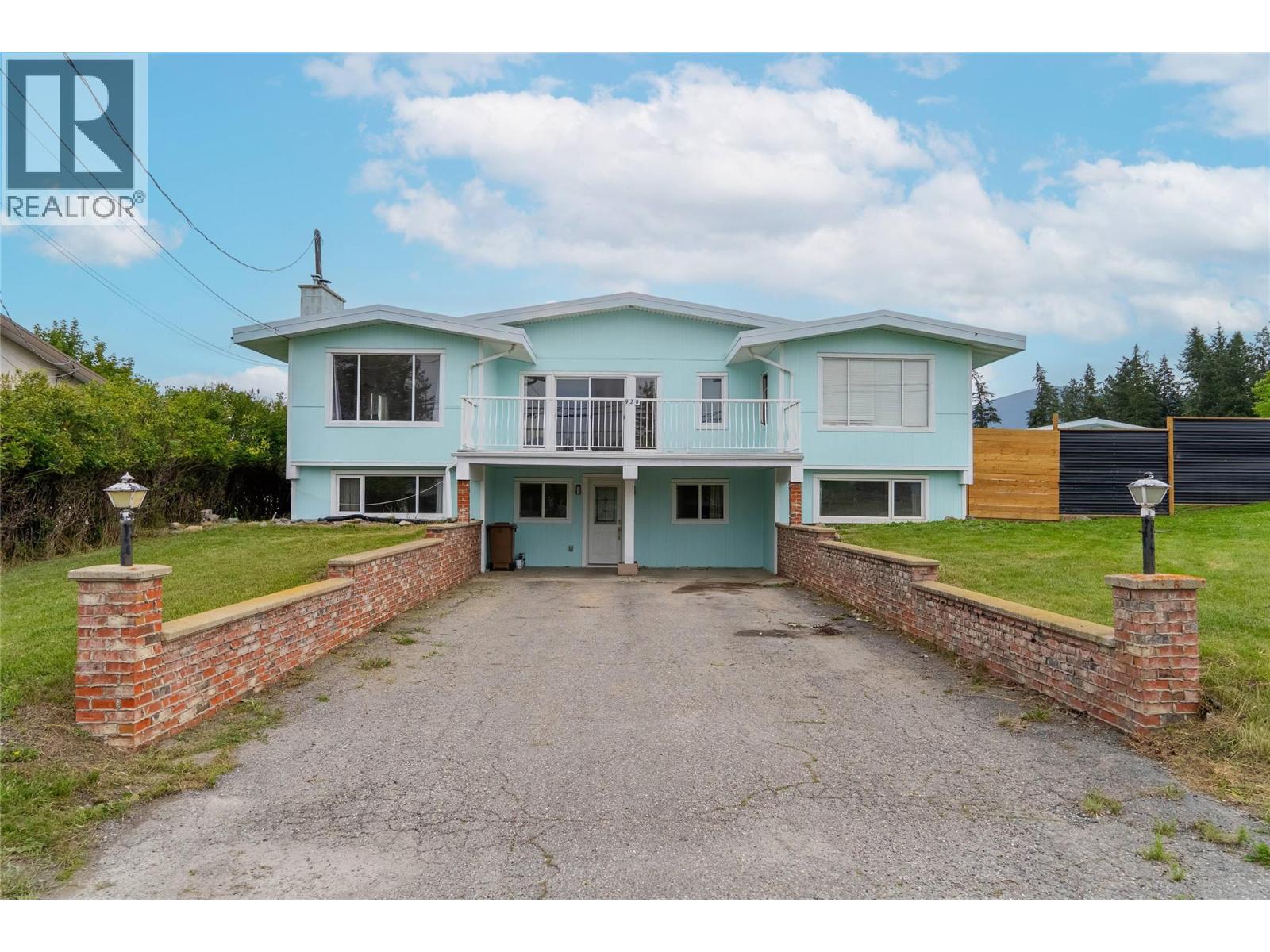 920 22nd Avenue S, Cranbrook, British Columbia  V1C 6Y7 - Photo 1 - 10386043