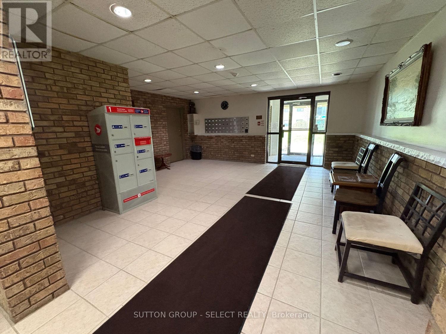 208 - 130 Park Avenue E, Chatham-Kent, Ontario  N7M 3V6 - Photo 2 - X13086062
