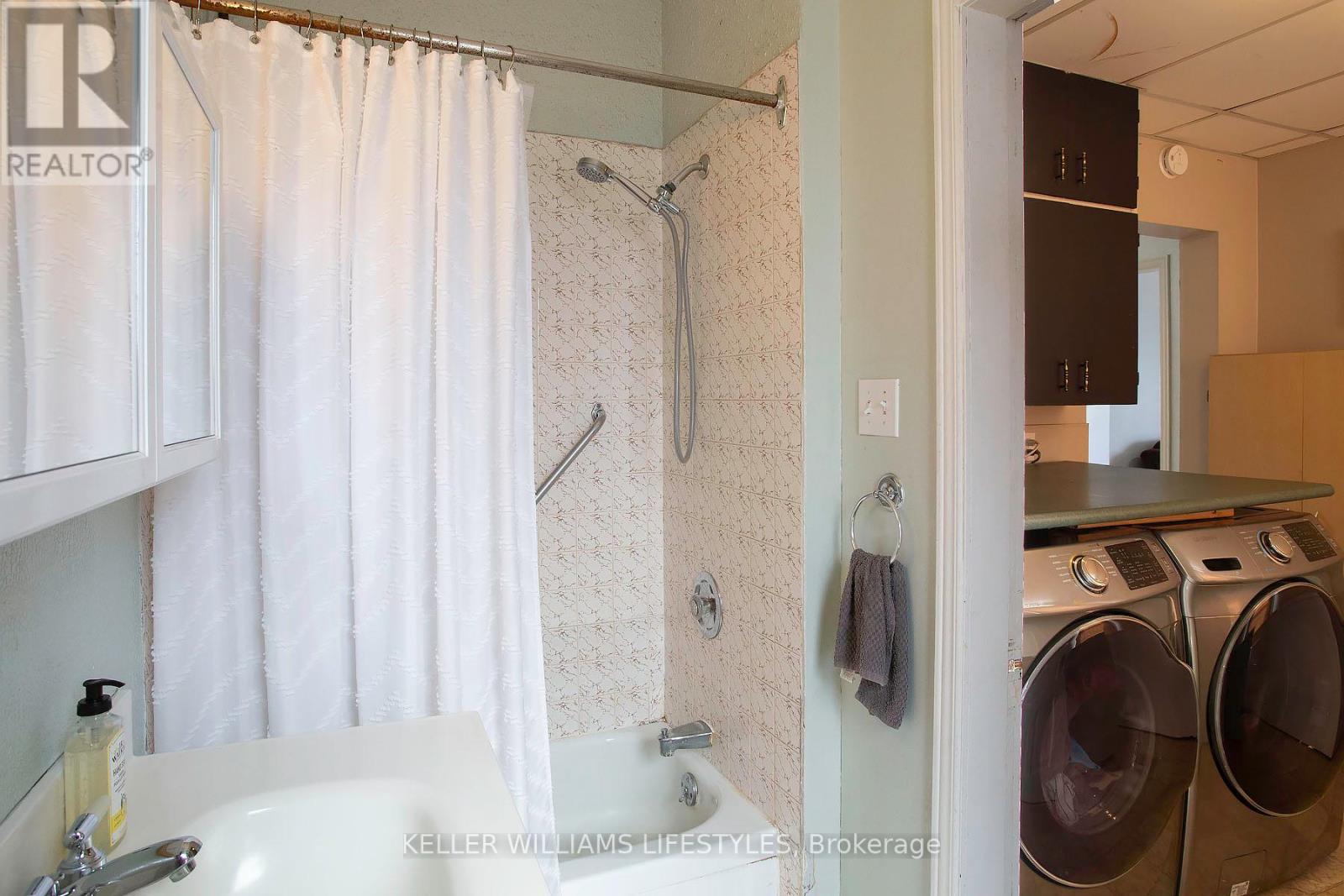 264 Upper Queen Street, Thames Centre, Ontario  N0M 2P0 - Photo 13 - X13086088
