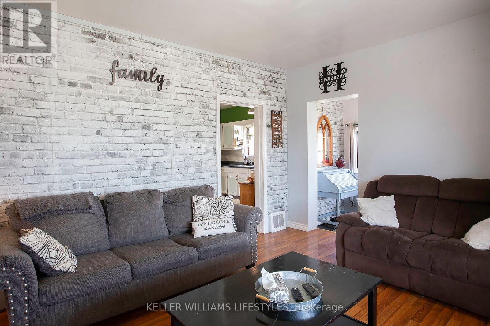 264 Upper Queen Street, Thames Centre, Ontario  N0M 2P0 - Photo 4 - X13086088