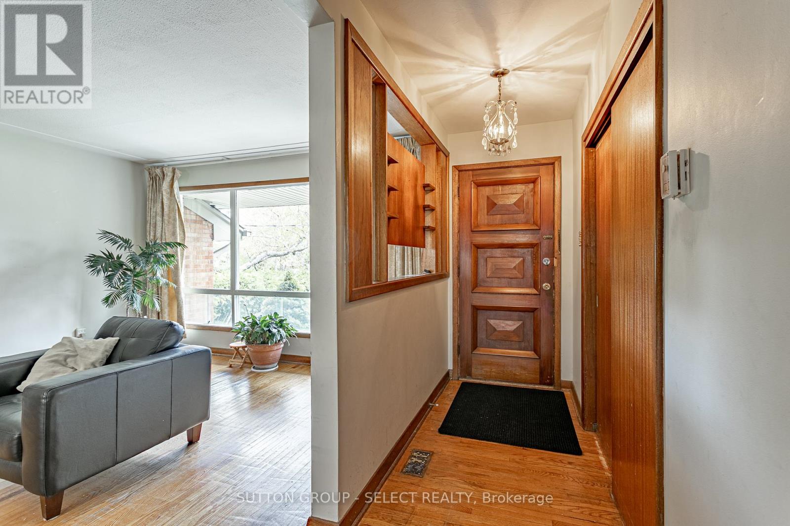 451 Ridout Street S, London South, Ontario  N6C 4A3 - Photo 3 - X13086118