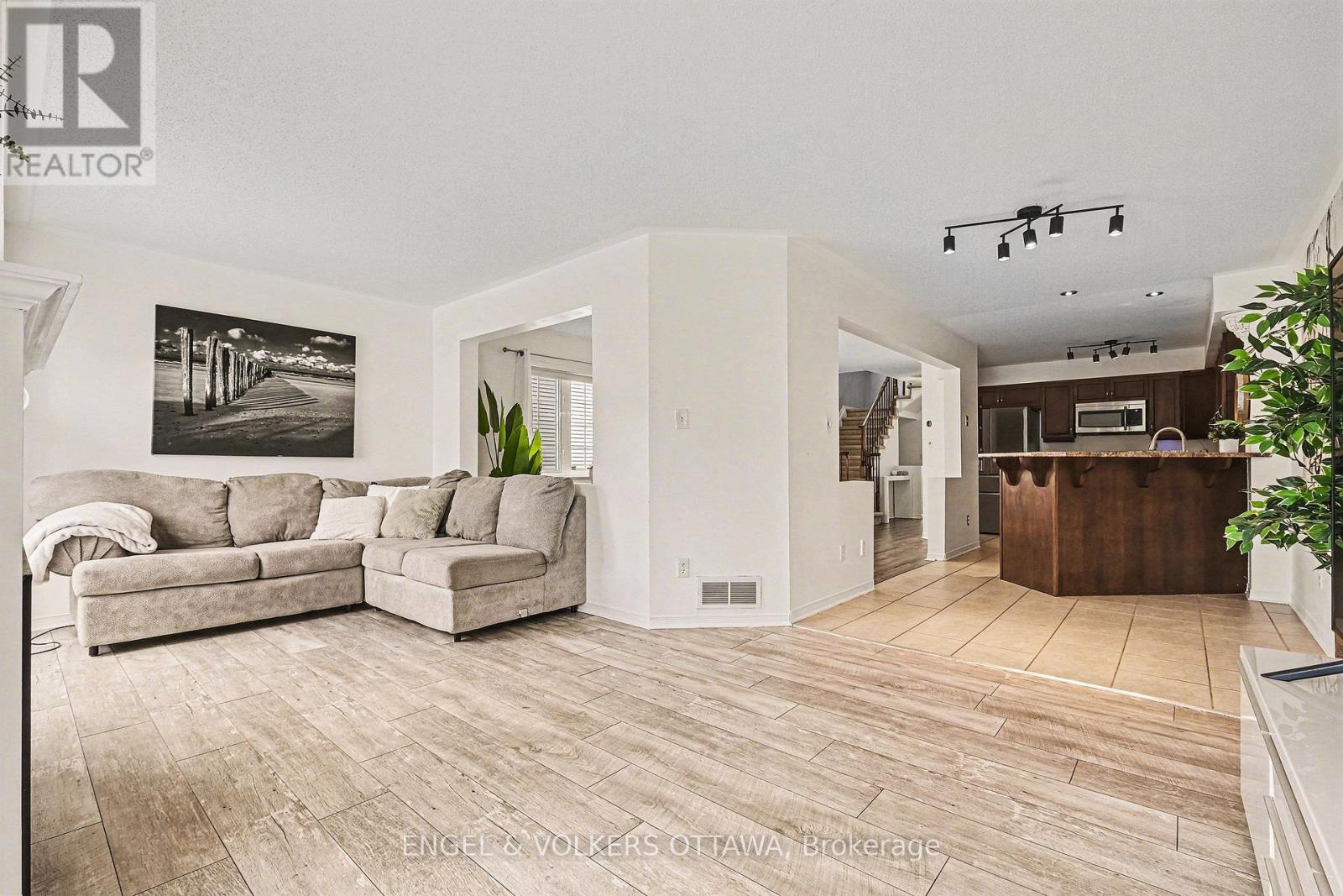 135 Lockhaven Private, Ottawa, Ontario  K2J 5L6 - Photo 8 - X13086014