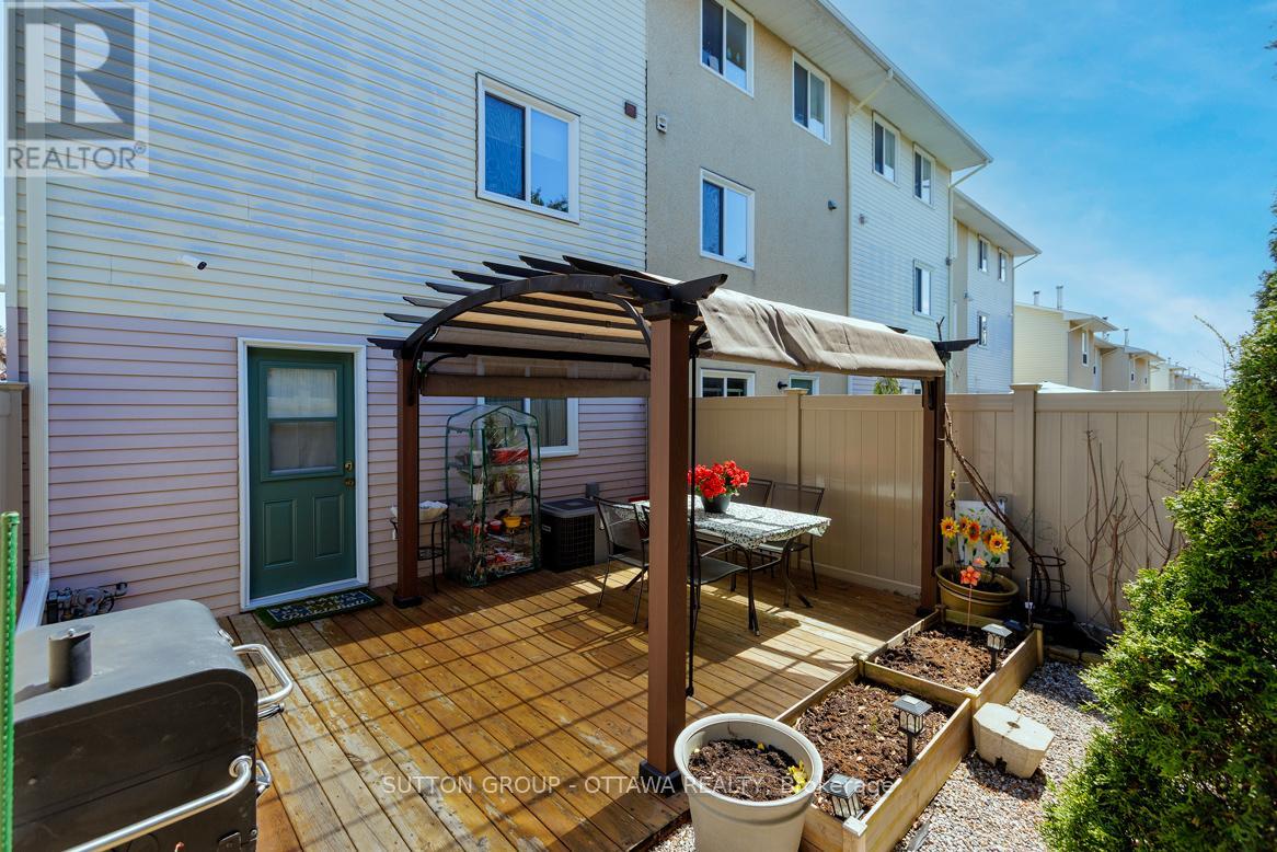 1942 Garden Park Lane, Ottawa, Ontario  K1B 5B2 - Photo 11 - X13086068