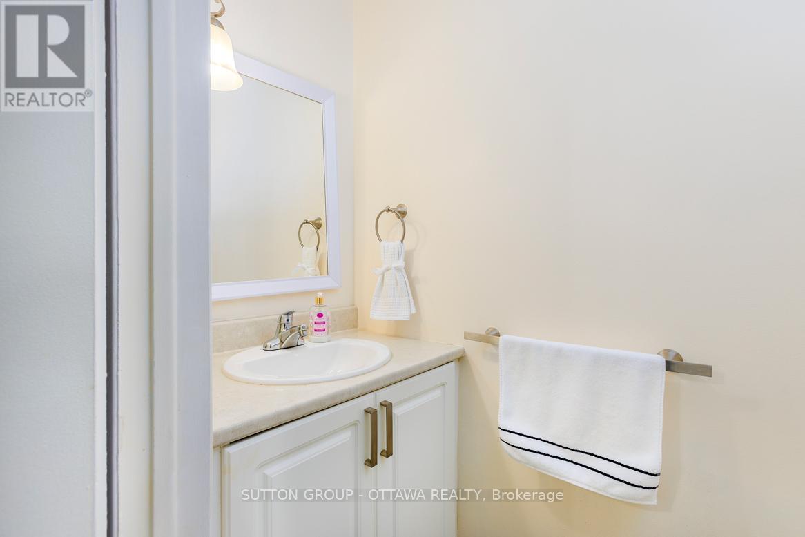 1942 Garden Park Lane, Ottawa, Ontario  K1B 5B2 - Photo 17 - X13086068