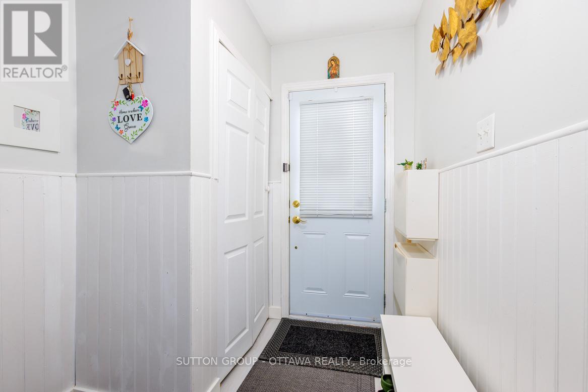 1942 Garden Park Lane, Ottawa, Ontario  K1B 5B2 - Photo 4 - X13086068