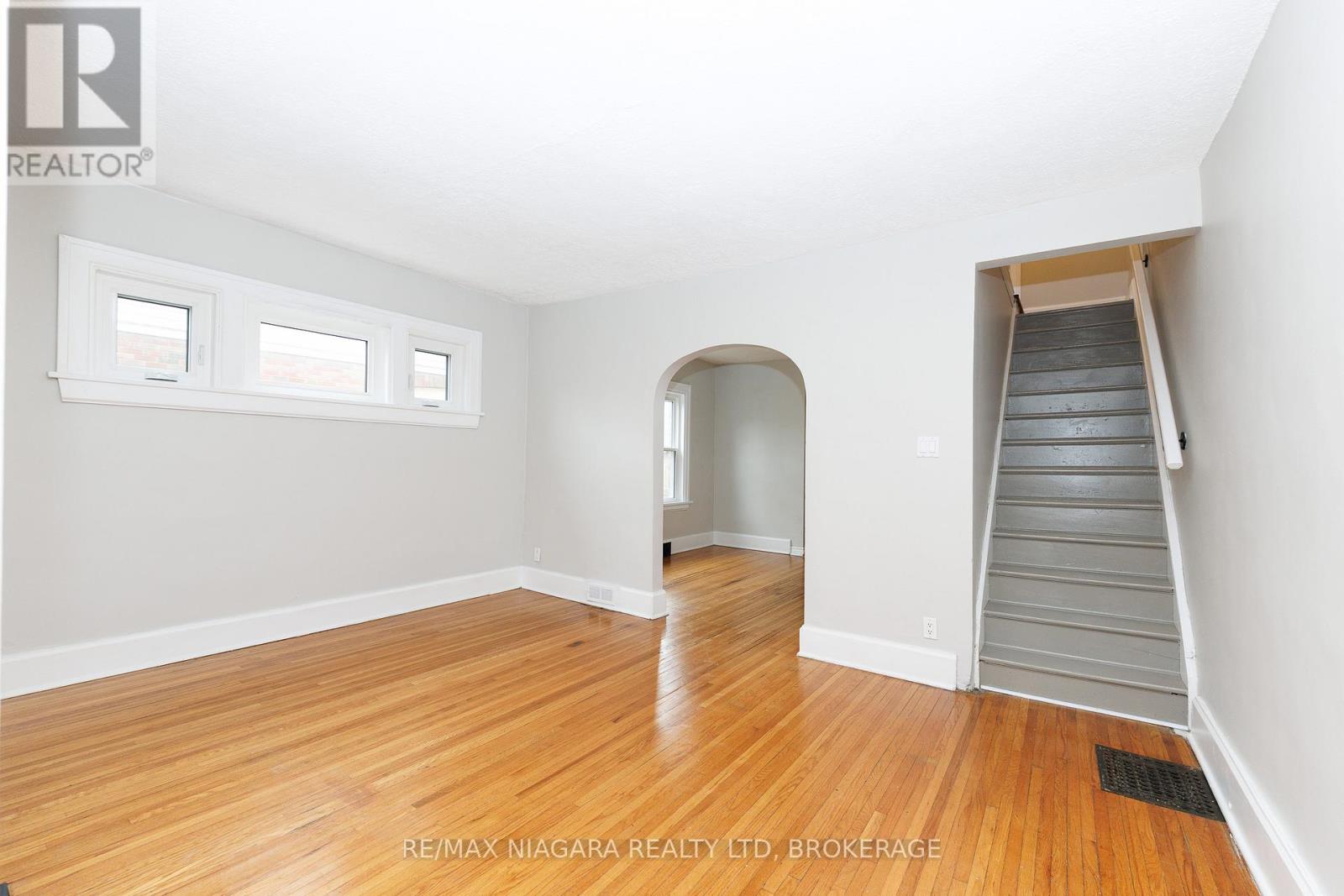 5015 Fifth Avenue, Niagara Falls, Ontario  L2E 4S6 - Photo 7 - X13086104