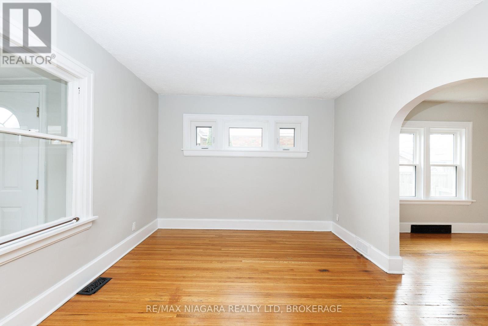 5015 Fifth Avenue, Niagara Falls, Ontario  L2E 4S6 - Photo 8 - X13086104