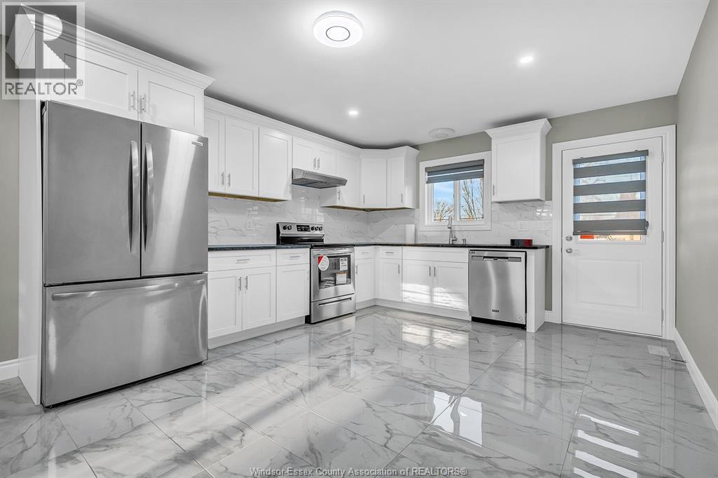 1858 Buckingham, Windsor, Ontario  N8T 2A8 - Photo 8 - 26010151