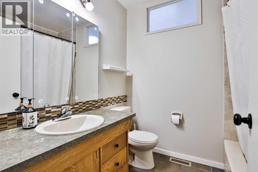 99 Lemoyne Crescent W, Lethbridge, Alberta  T1K 4A4 - Photo 9 - A2306254