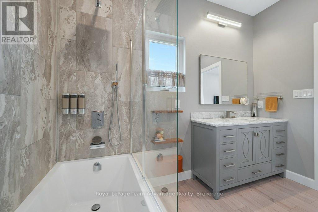 55 Dennis Drive, Parry Sound, Ontario  P2A 2H9 - Photo 25 - X13085982