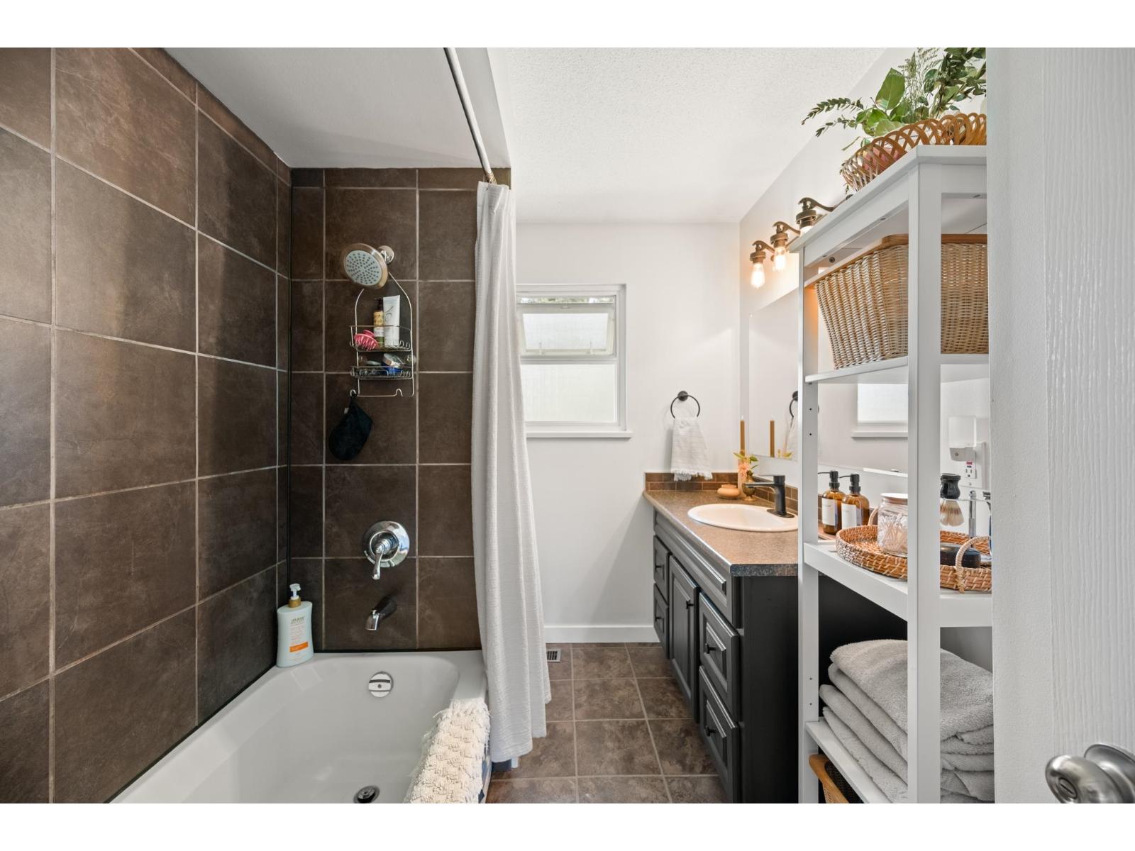 3922 202a Street, Langley, British Columbia  V3A 1T2 - Photo 19 - R3119326