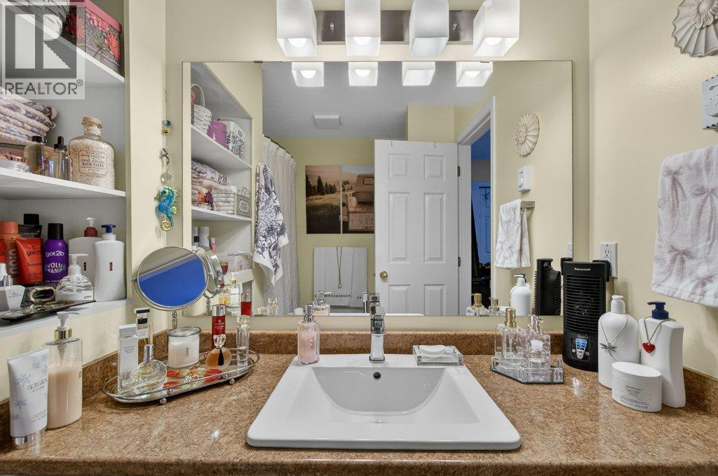 111 Harbourfront Drive NW Unit# 2, Salmon Arm, British Columbia  V1E 1A3 - Photo 37 - 10374426