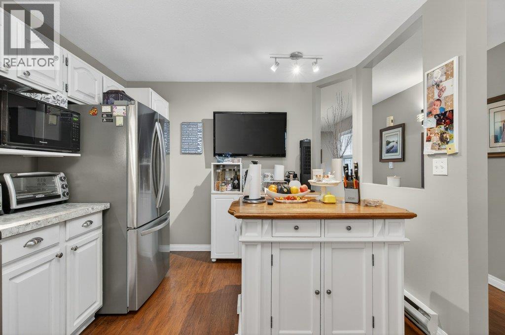 111 Harbourfront Drive NW Unit# 2, Salmon Arm, British Columbia  V1E 1A3 - Photo 16 - 10374426