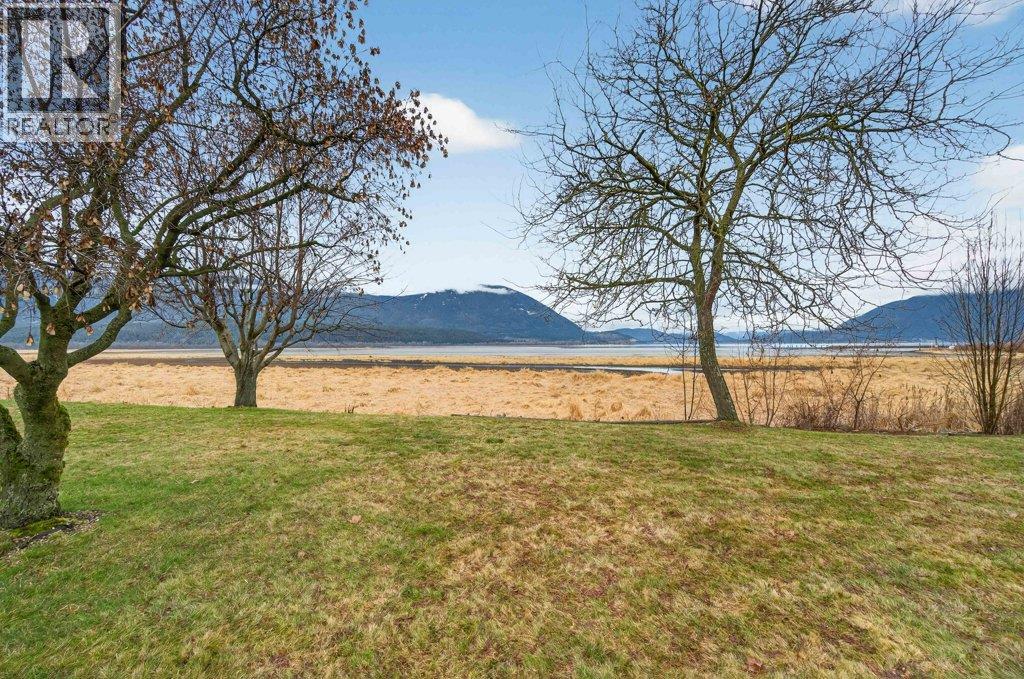 111 Harbourfront Drive NW Unit# 2, Salmon Arm, British Columbia  V1E 1A3 - Photo 67 - 10374426