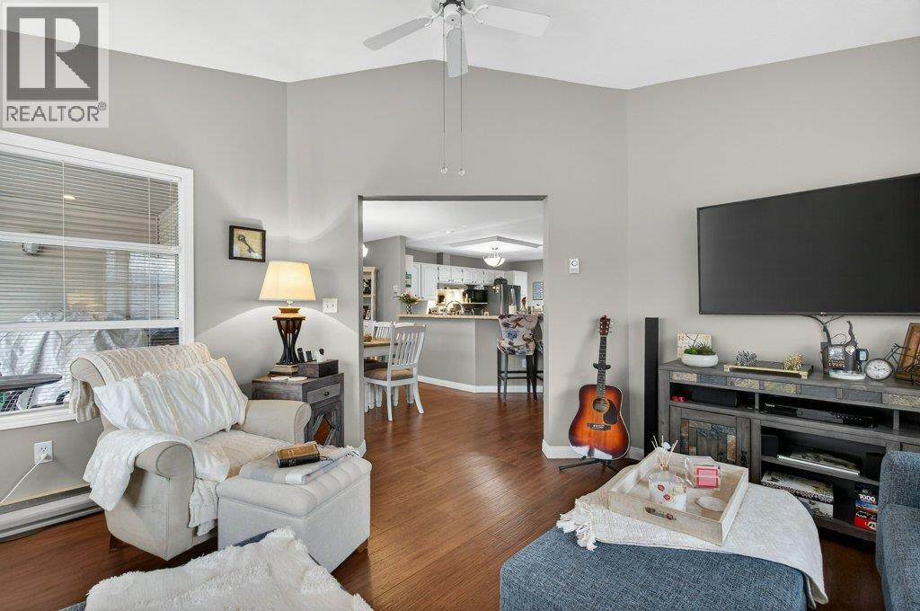 111 Harbourfront Drive NW Unit# 2, Salmon Arm, British Columbia  V1E 1A3 - Photo 29 - 10374426