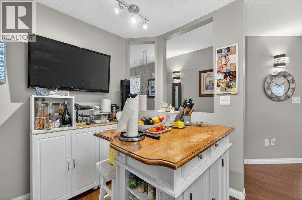 111 Harbourfront Drive NW Unit# 2, Salmon Arm, British Columbia  V1E 1A3 - Photo 14 - 10374426