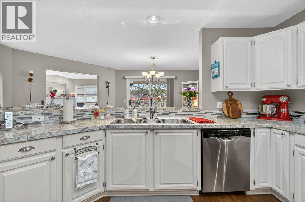 111 Harbourfront Drive NW Unit# 2, Salmon Arm, British Columbia  V1E 1A3 - Photo 12 - 10374426