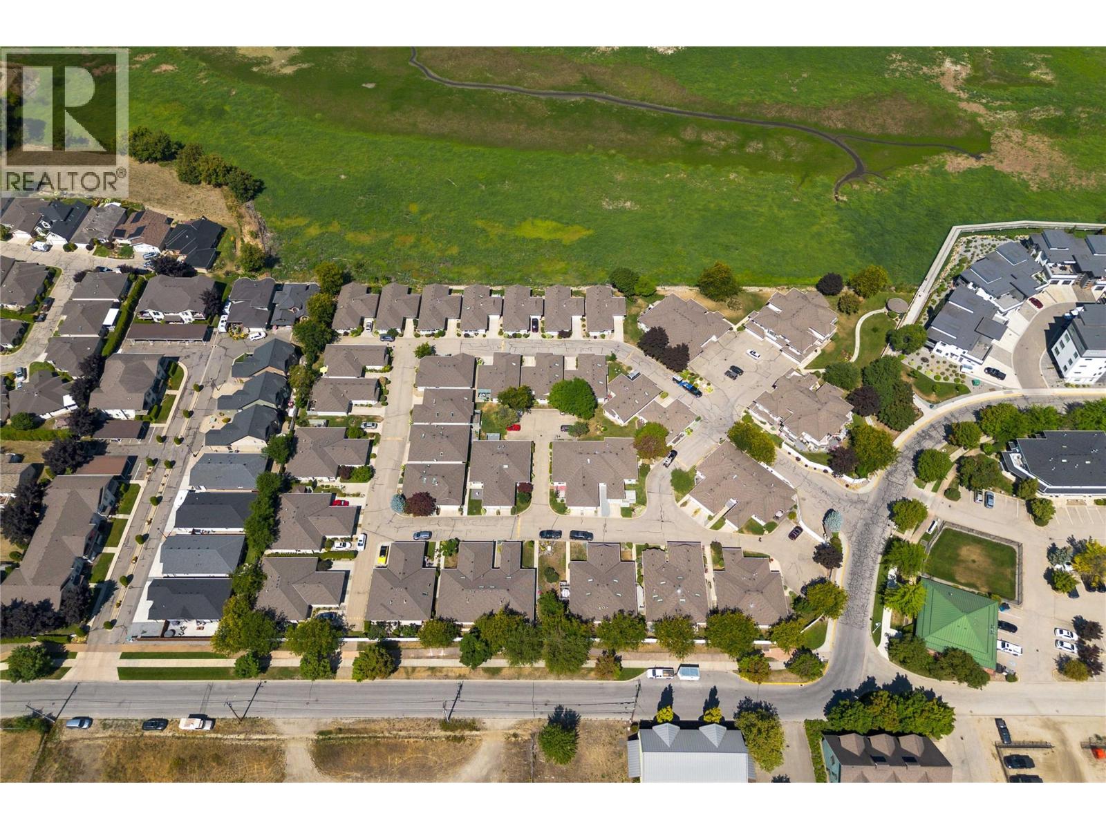 111 Harbourfront Drive NW Unit# 2, Salmon Arm, British Columbia  V1E 1A3 - Photo 2 - 10374426