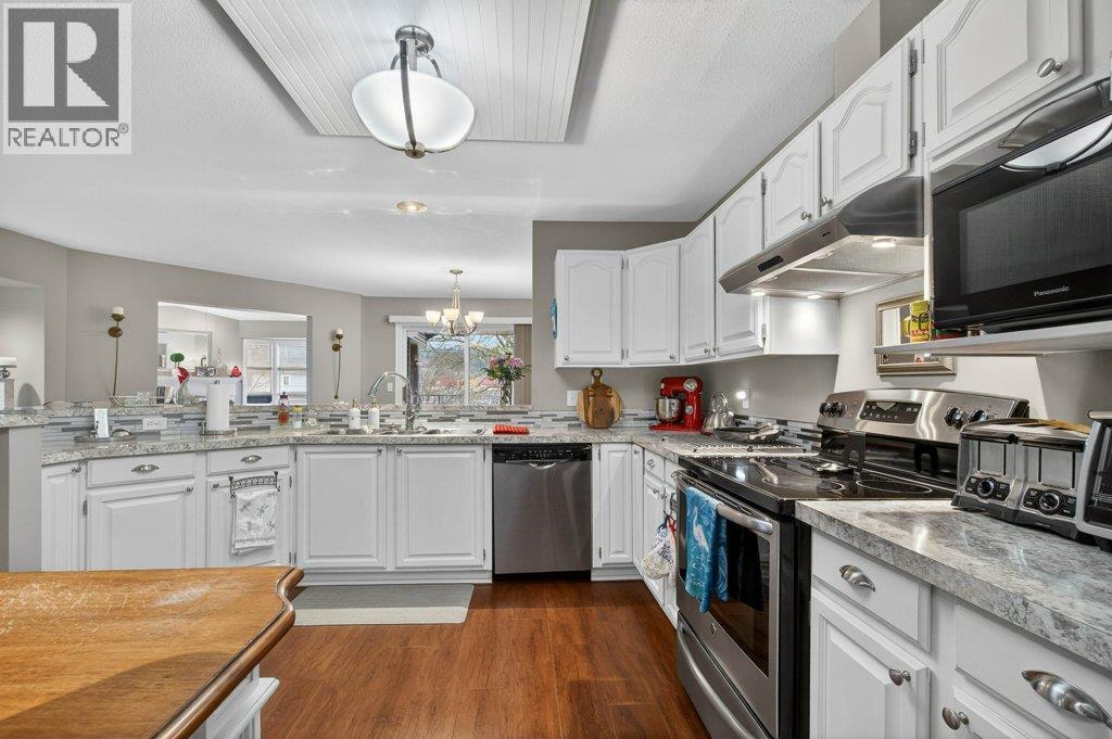 111 Harbourfront Drive NW Unit# 2, Salmon Arm, British Columbia  V1E 1A3 - Photo 10 - 10374426