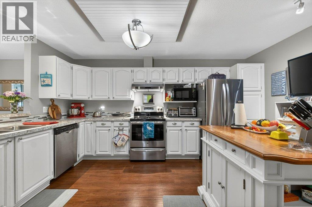 111 Harbourfront Drive NW Unit# 2, Salmon Arm, British Columbia  V1E 1A3 - Photo 15 - 10374426