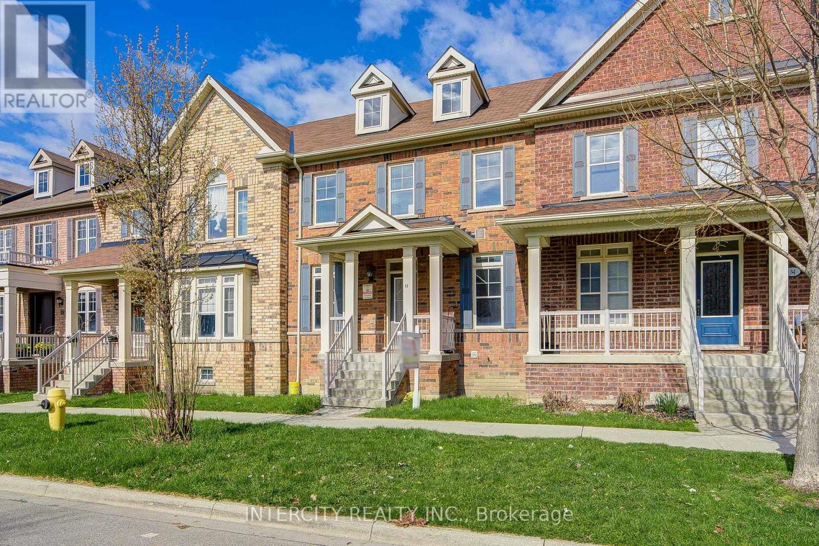 32 IVORY SILK DRIVE, Markham, Ontario