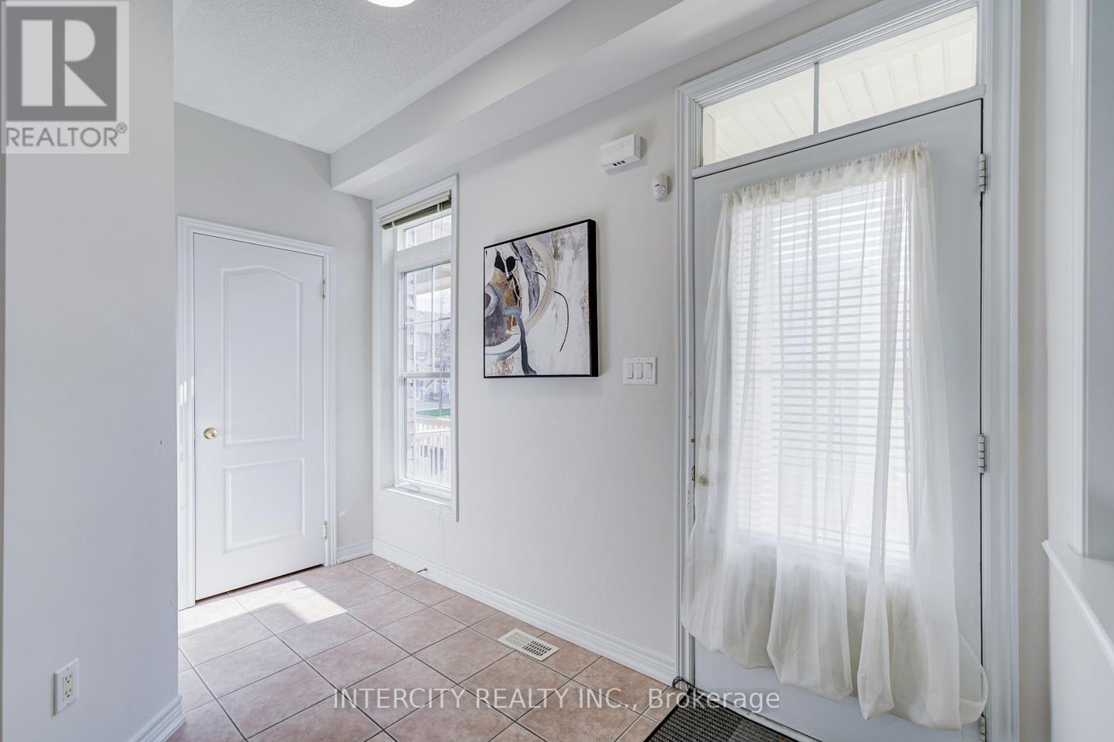 32 Ivory Silk Drive, Markham, Ontario  L6C 0G8 - Photo 7 - N13085870