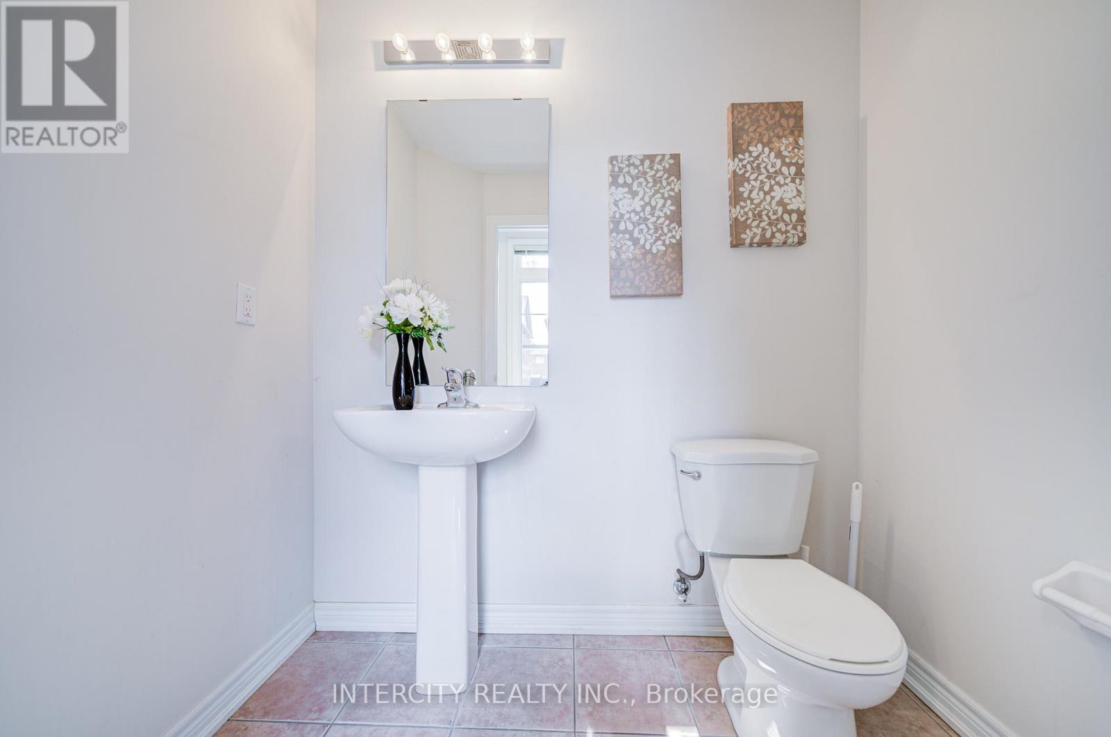 32 Ivory Silk Drive, Markham, Ontario  L6C 0G8 - Photo 8 - N13085870